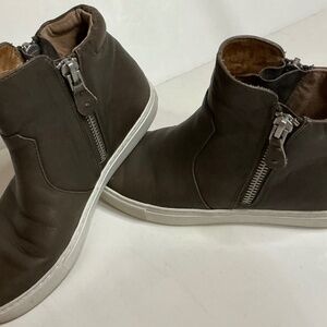 Women’s Gentle Soles by Kenneth Cole brown leather white sole size 8.5